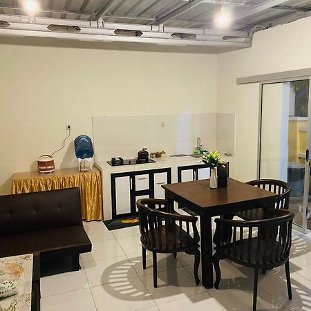 Robiu Bed & Breakfast バニュワンギ エクステリア 写真