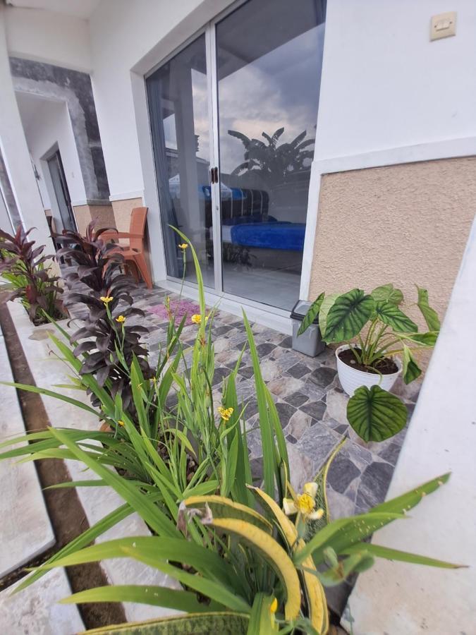 Robiu Bed & Breakfast バニュワンギ エクステリア 写真