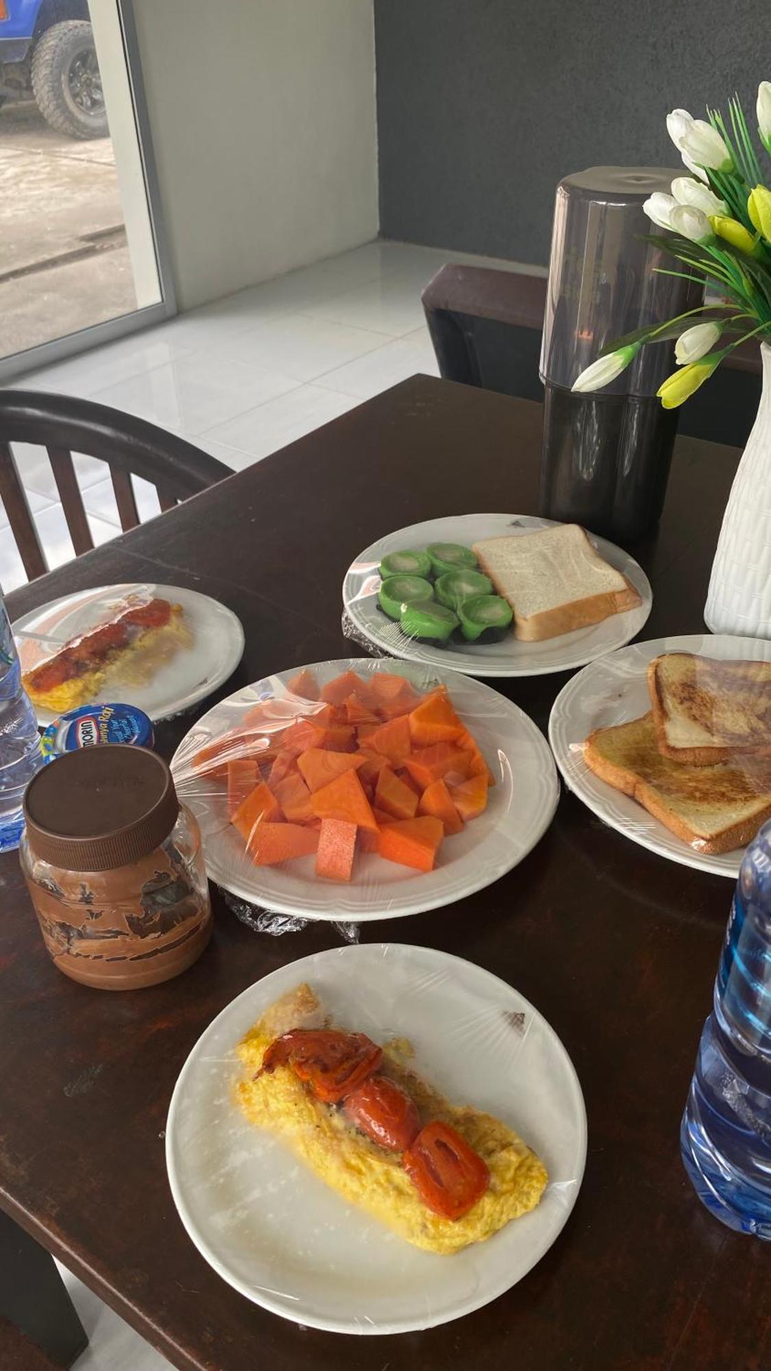 Robiu Bed & Breakfast バニュワンギ エクステリア 写真