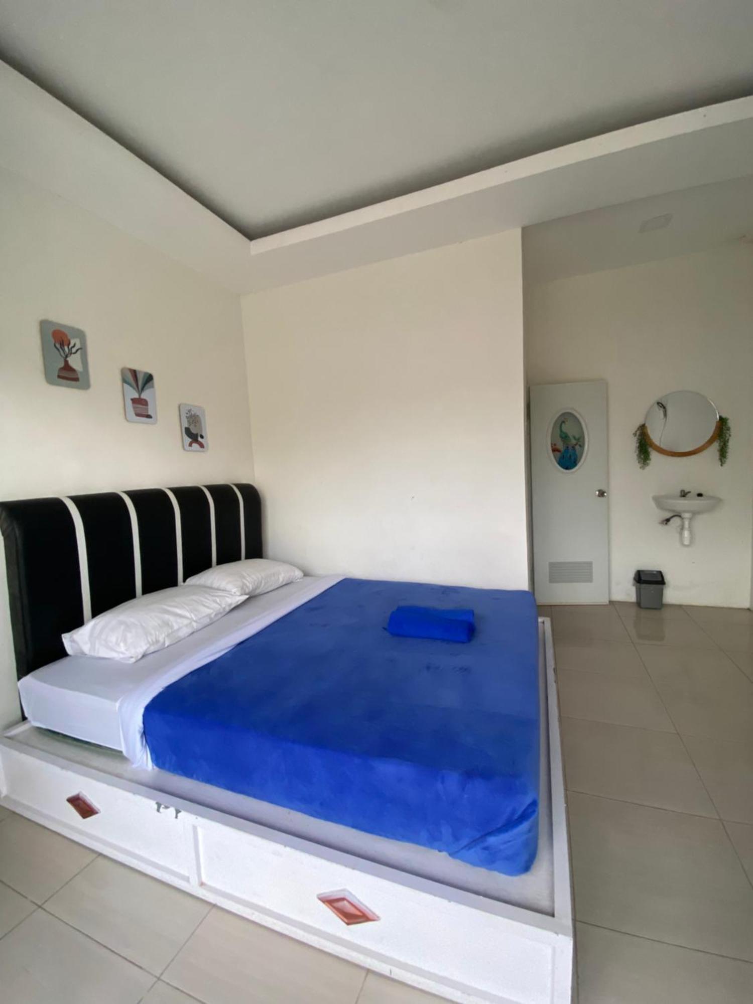 Robiu Bed & Breakfast バニュワンギ エクステリア 写真