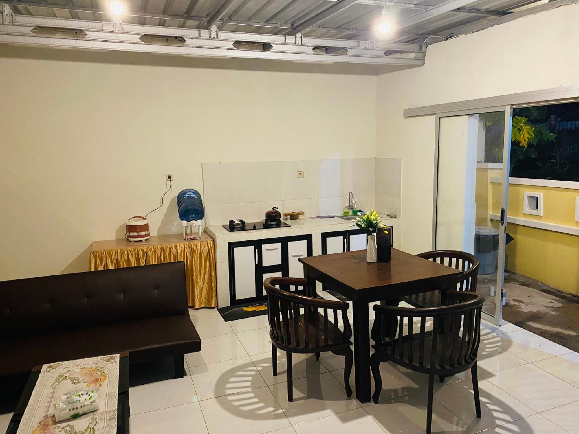 Robiu Bed & Breakfast バニュワンギ エクステリア 写真