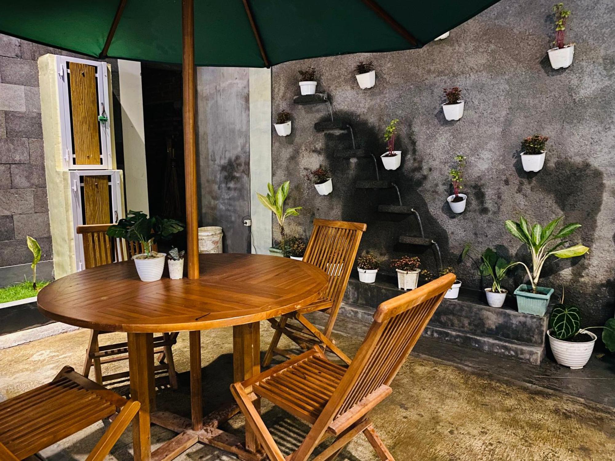 Robiu Bed & Breakfast バニュワンギ エクステリア 写真