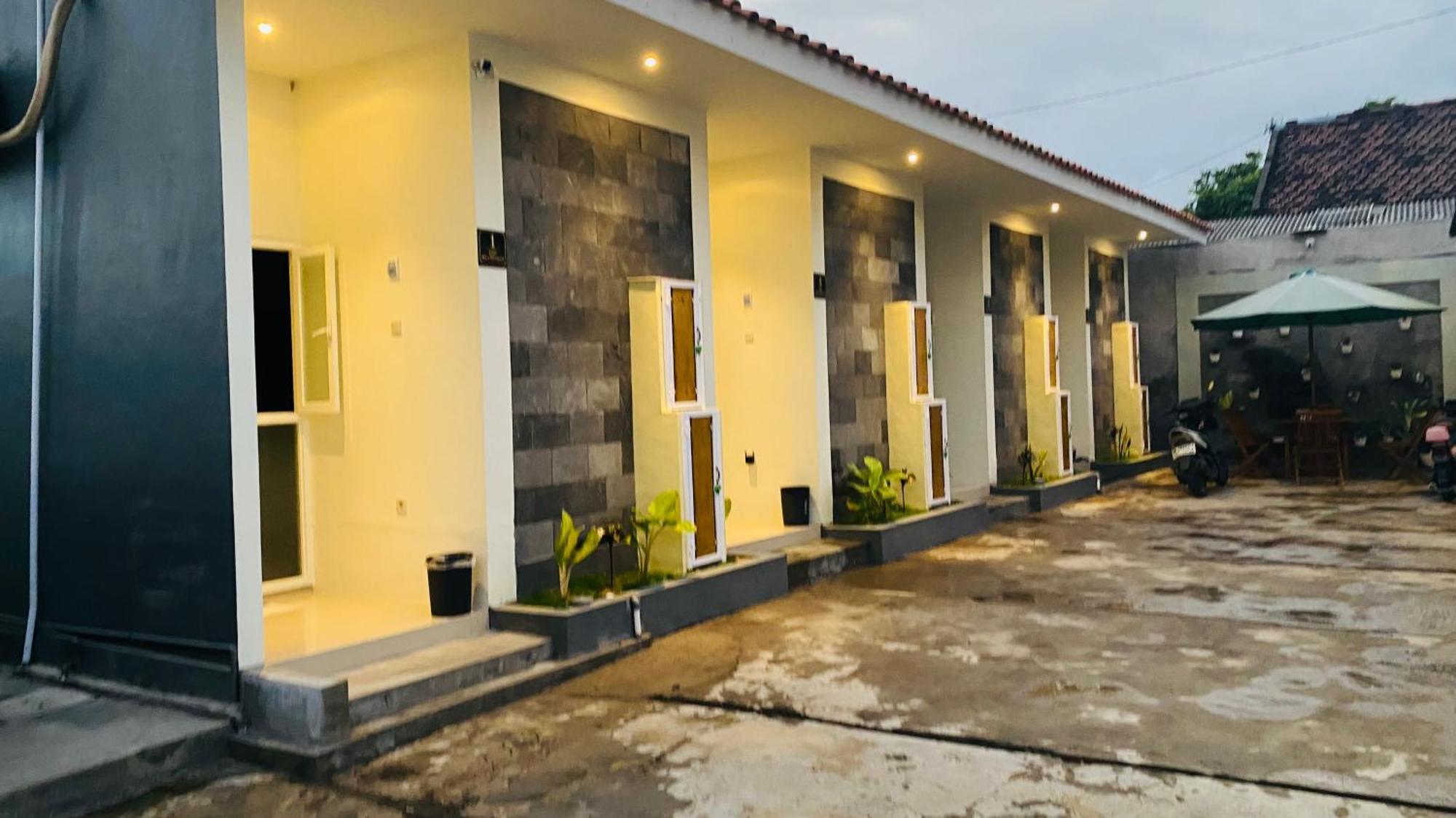 Robiu Bed & Breakfast バニュワンギ エクステリア 写真