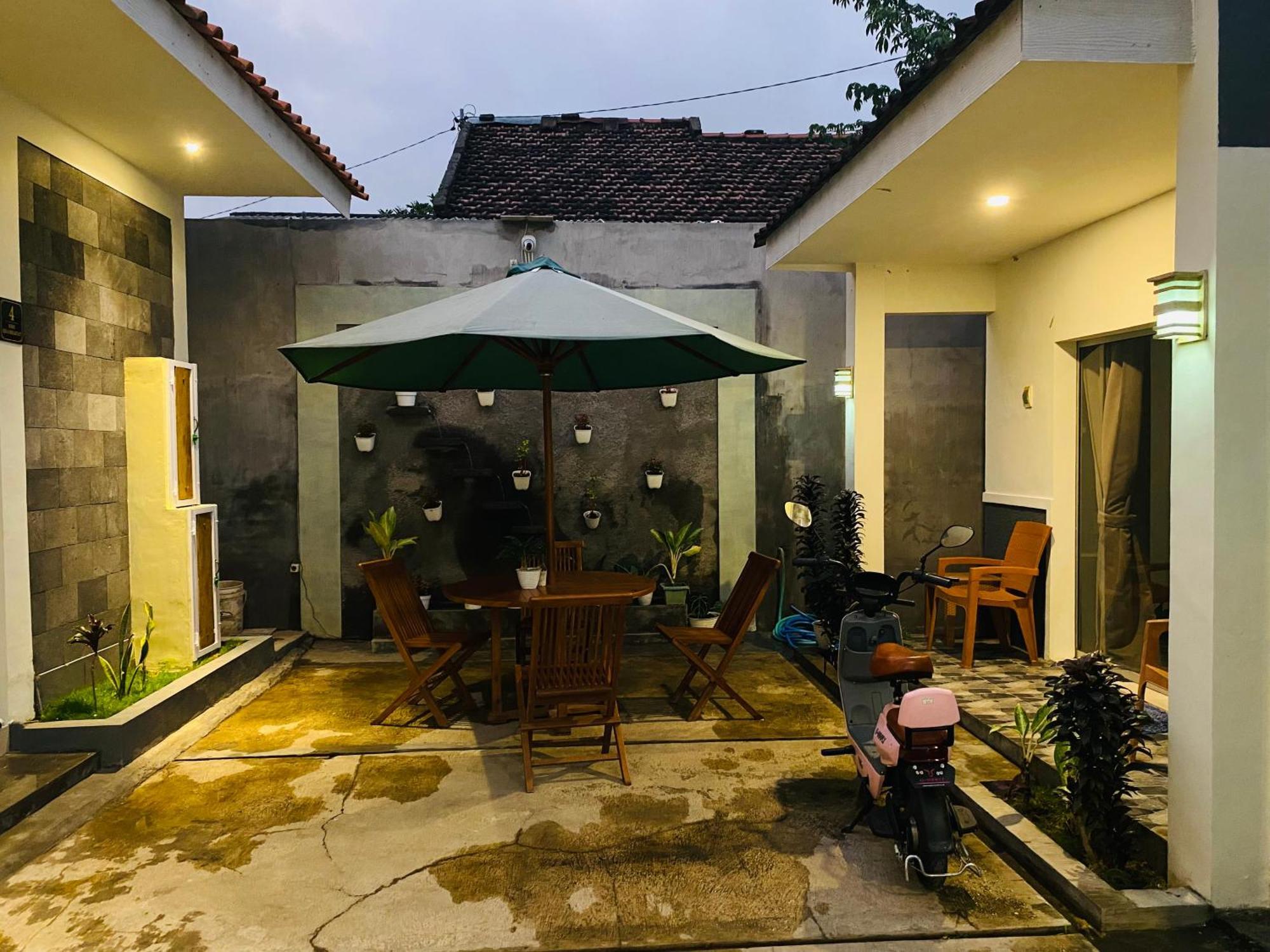 Robiu Bed & Breakfast バニュワンギ エクステリア 写真
