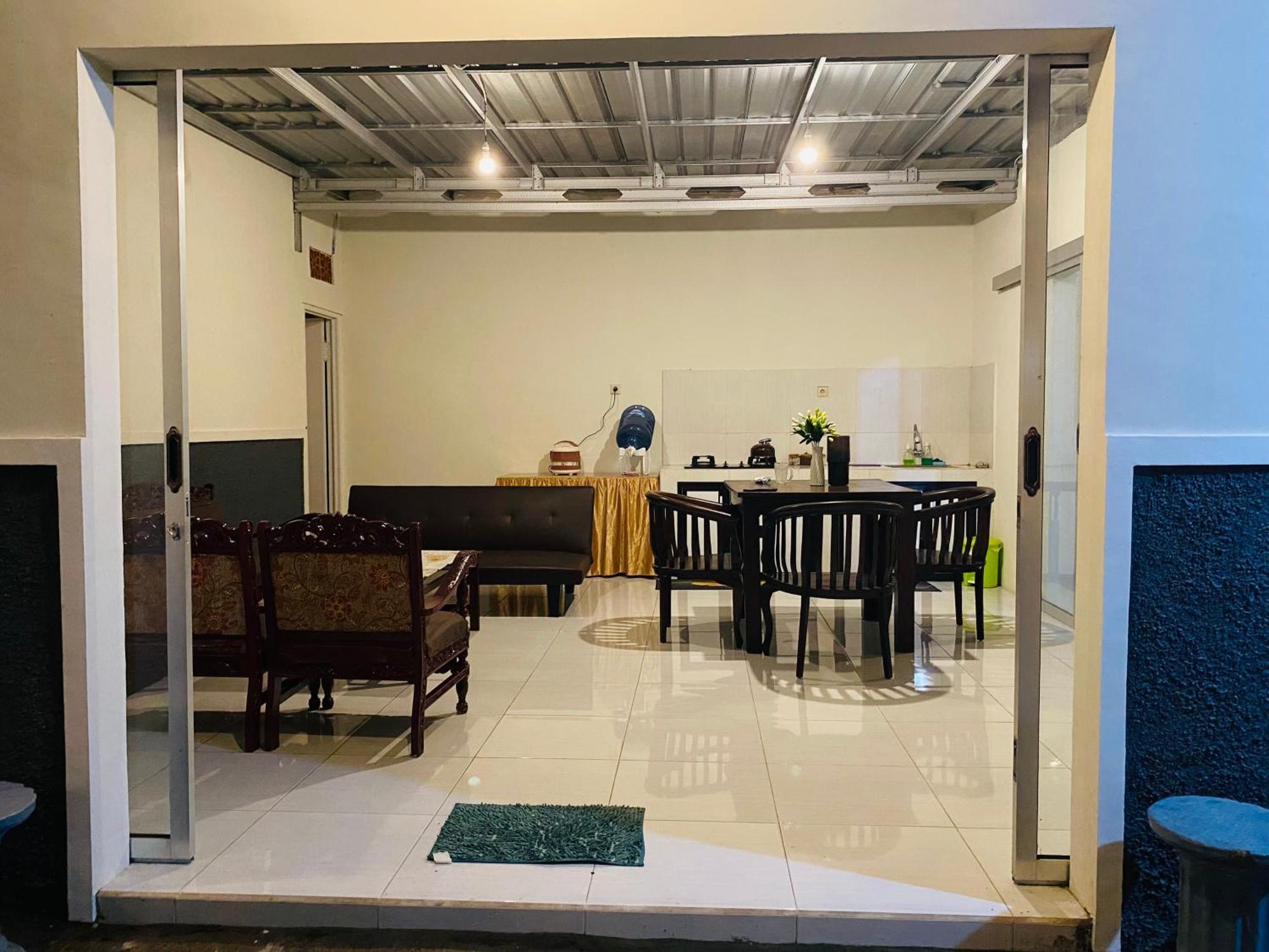 Robiu Bed & Breakfast バニュワンギ エクステリア 写真