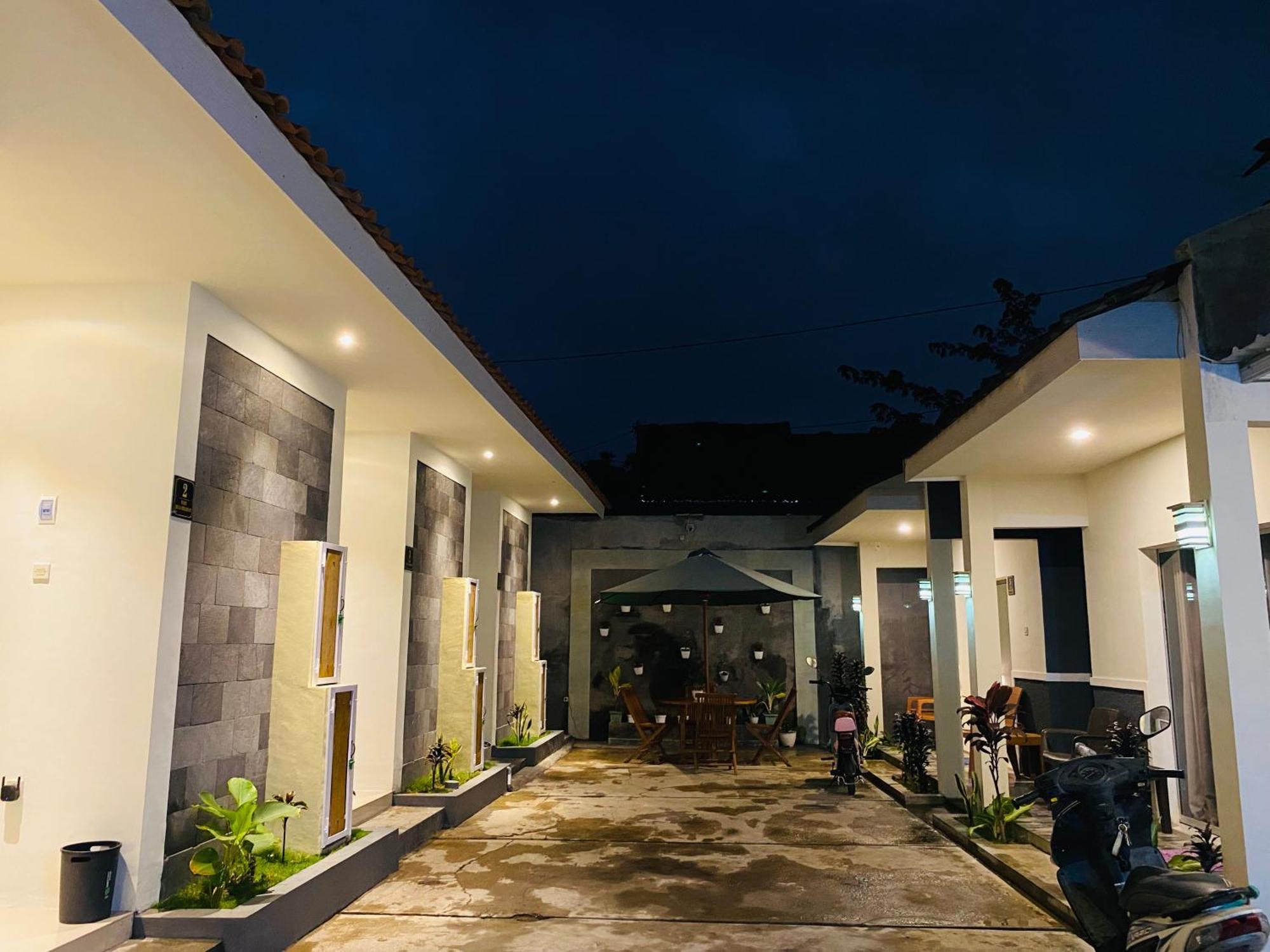 Robiu Bed & Breakfast バニュワンギ エクステリア 写真